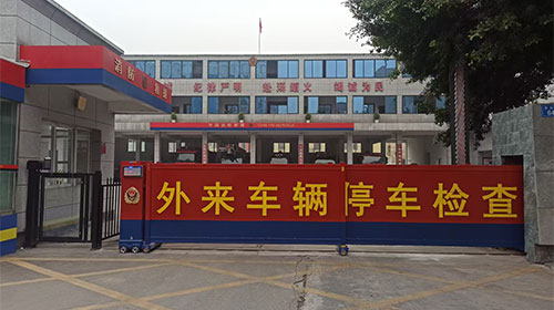 段滑門案例